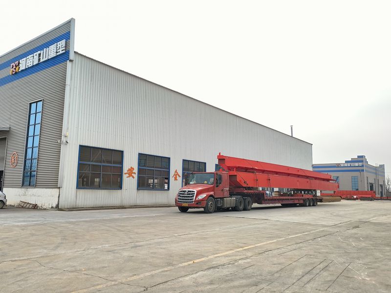 兩臺(tái)10噸 跨度28.4米電動(dòng)葫蘆橋式起重機(jī)，發(fā)往山東威海
