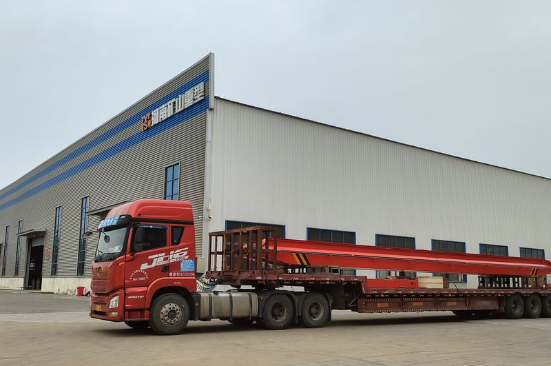 電動單梁起重機(jī)3臺 LD5t—16.8m LD3t—16.5m /2臺 制作完成，發(fā)往江西南昌交付客戶使用。