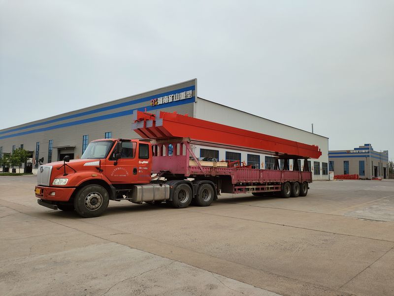 電動葫蘆橋式起重機(jī) 3臺 LH5t-17m 制作完成，發(fā)往河南漯河交付客戶使用。
